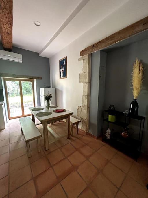 Superbe Appartement Cosy Avec Jardin Nimes Exterior photo